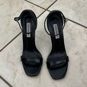 Steve Madden Sandal Size 6M